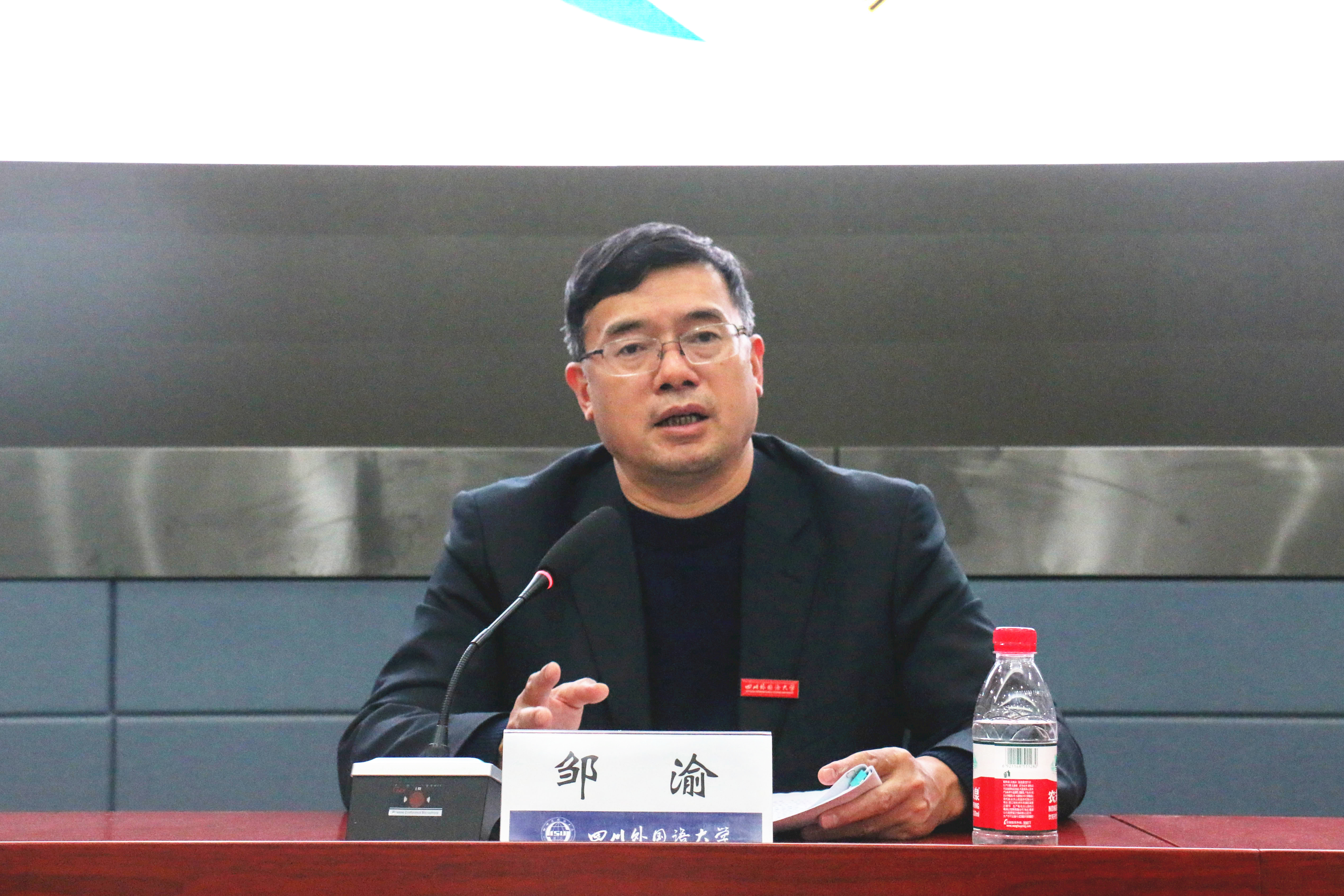 邹渝还传达学习了市委五届九次全会精神,对全会确定的"十四五"时期我