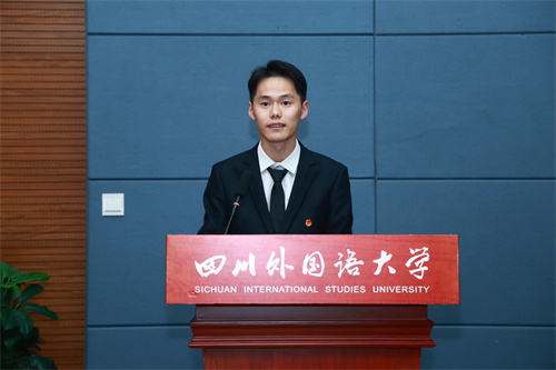 2.市学联驻会执行主席罗泽江宣读批复.jpg